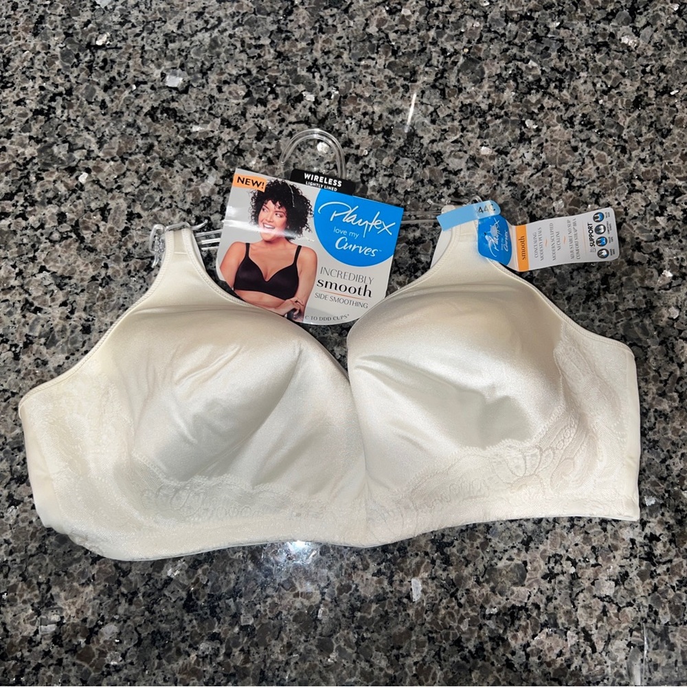 Playtex Love My Curves Wireless Lightly Lined Balconette Bra 44C.